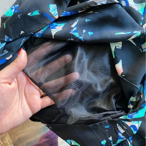 EUC ASTR the Label Geometric Cold Shoulder Romper (Size:L) - Picture 14 of 16